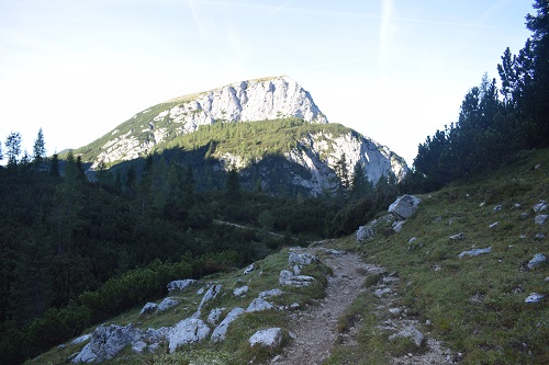 A gentle start to the day after the descent from the Rifugio