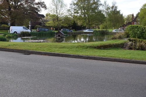 The pretty village Pond/Roundabout in Otford