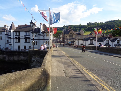 Crossing the bridge over the River Dee into Llangollen