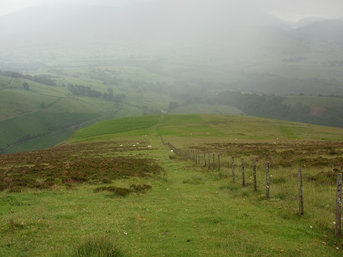 The steep grassy descent down Lonscale Fell towards Latrigg