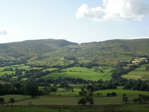 The view over the Mam Tor Ridge from the Pennine Way