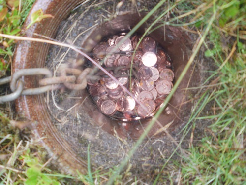 The inside of one of the Kists, a pot of Waymerks