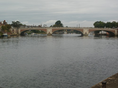 Getting near Hampton Court Bridge