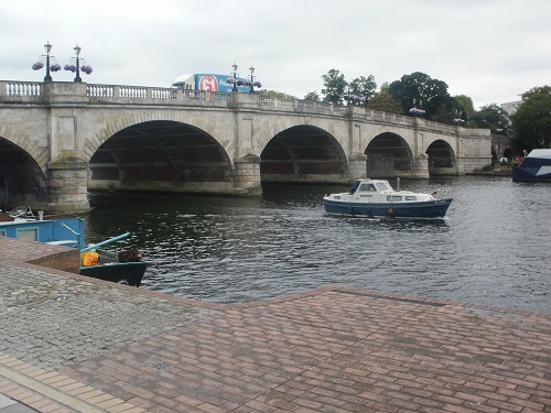 A boat passes under Kingston Bridge at the end of Day 2