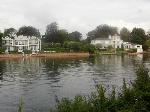 Expensive houses are a common theme beside the Thames