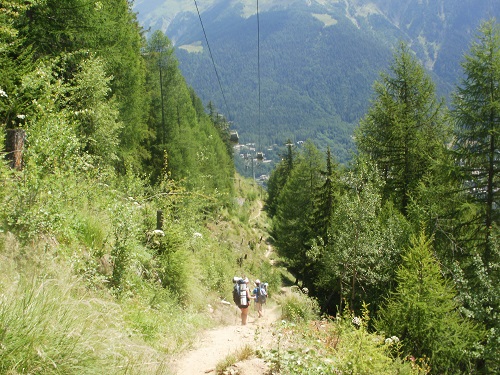 Descending steeply through the woods down to Courmayeur