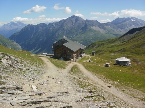 The Refuge de la Croix du Bonhomme