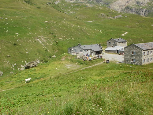 Looking down upon the Refuge des Mottets on my way up to the Col de la Seigne
