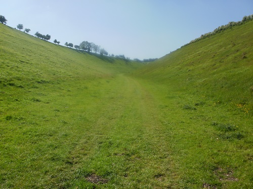 Walking up a very hot, wind free valley near Fridaythorpe